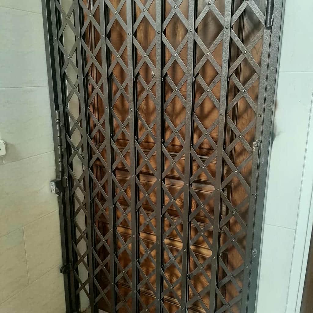 نصب درب آکاردئونی چهارگل در تهران