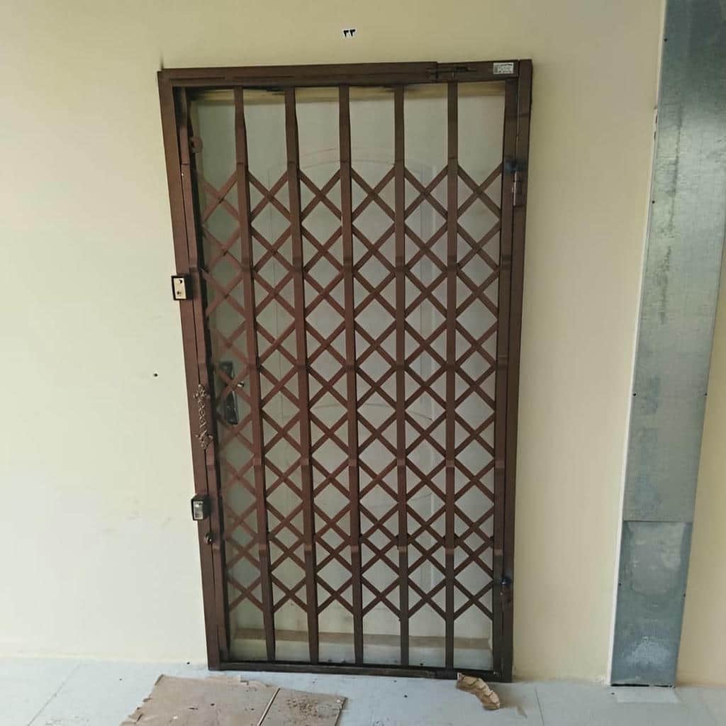 نصب درب آکاردئونی چهارگل در لواسان