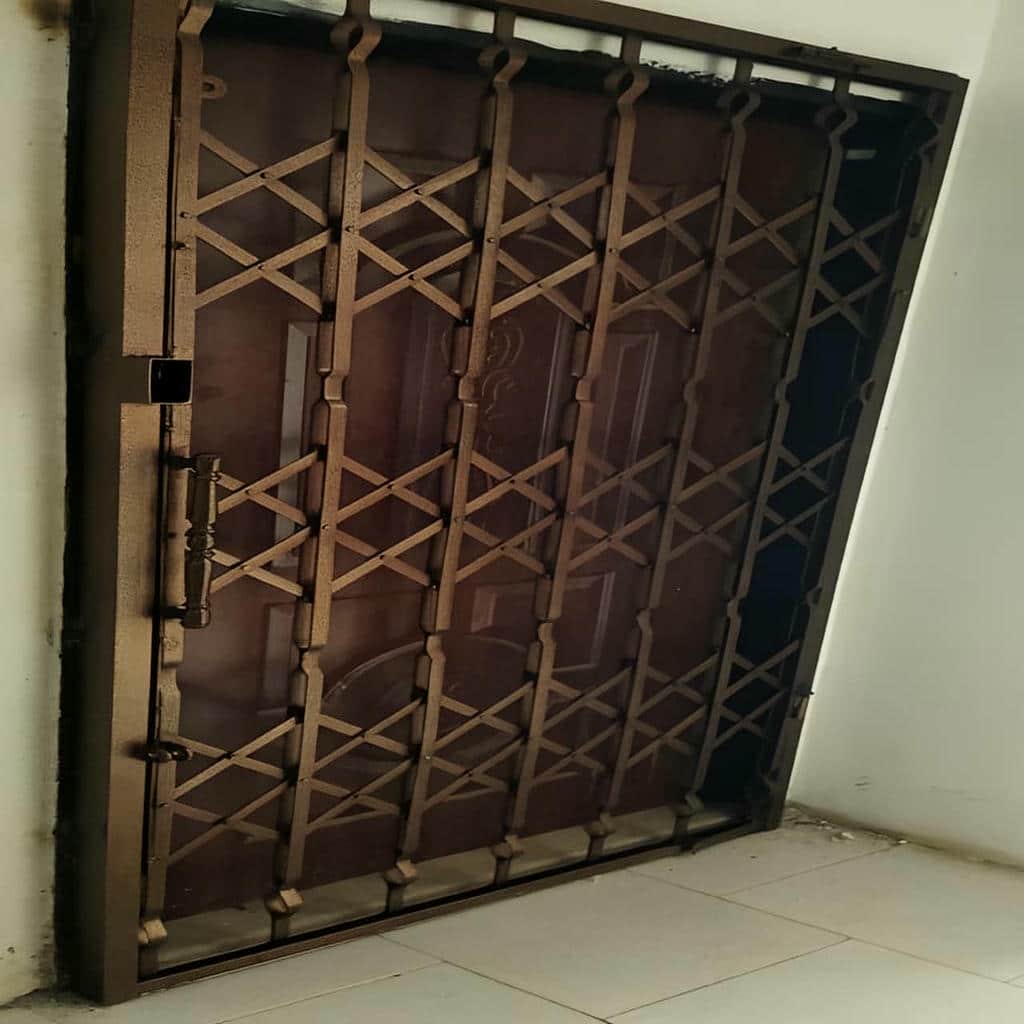 نصب درب آکاردئونی چهارگل در بومهن
