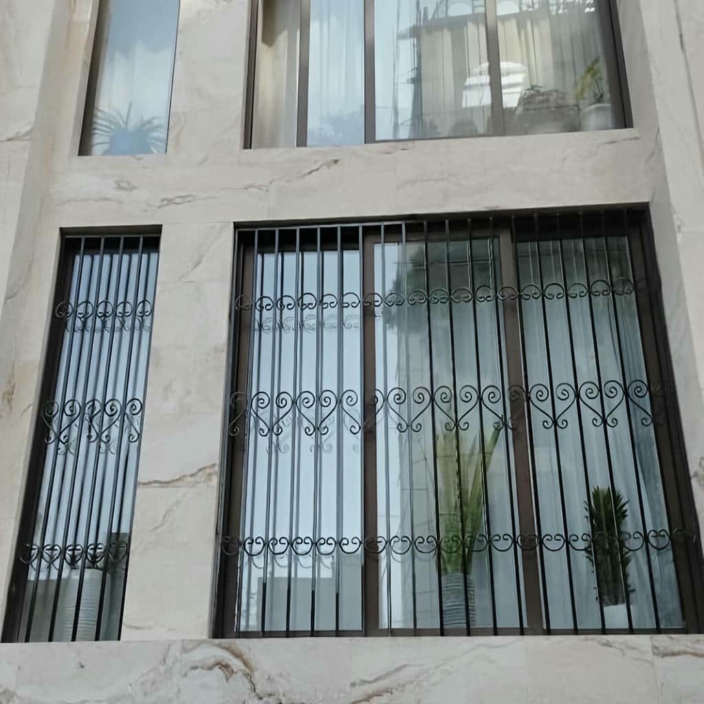 نصب حفاظ پنجره مربعی در اندیشه
