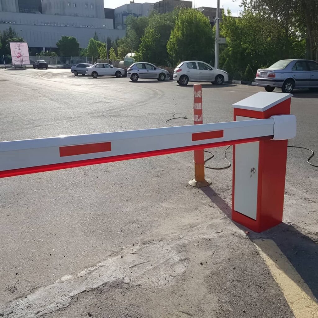 راهبند مفصلی پارکینگ با پایه تراز و بدنه مقاوم
