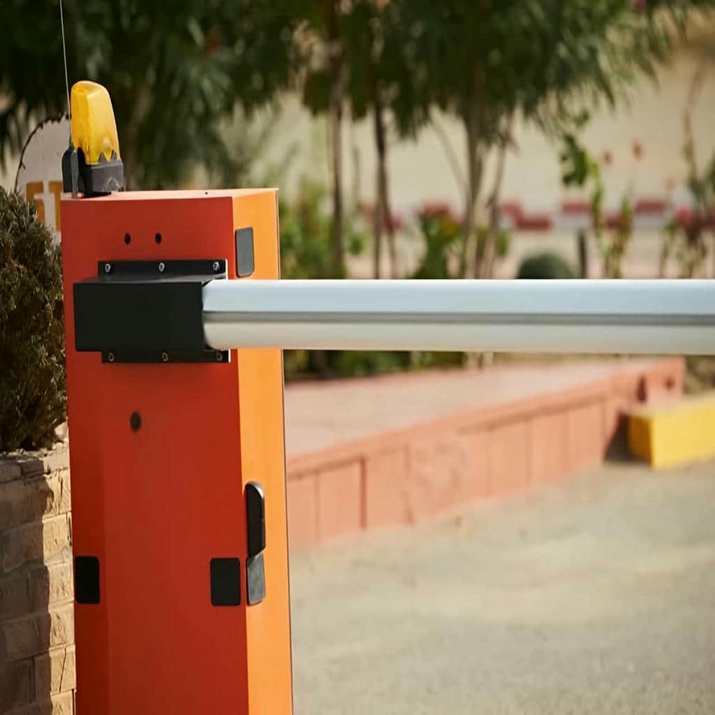 راهبند بازویی پارکینگ با بازوی سفید و بدنه مقاوم
