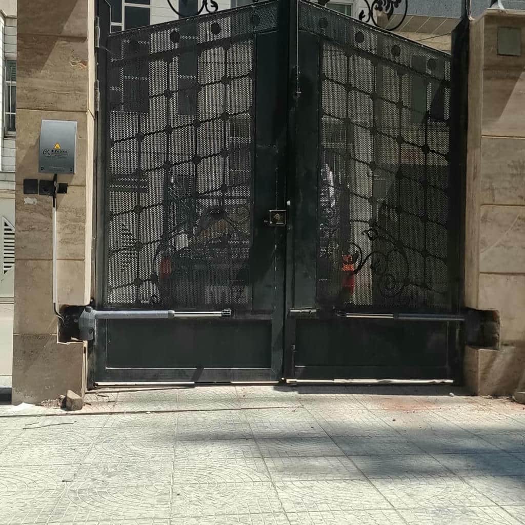 درب پارکینگ ریلی فلزی با برش دقیق پروفیل