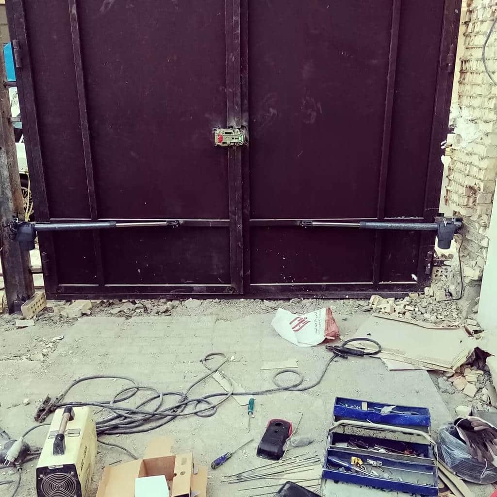 عوامل اصلی اثرگذار بر قیمت جک درب پارکینگی