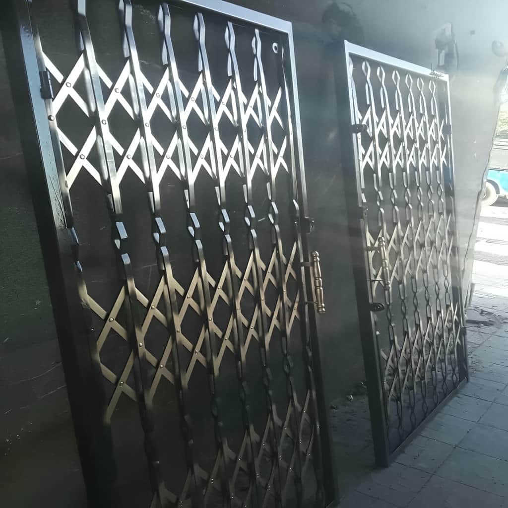 حفاظ آکاردئونی با تسمه نقش دار با فریم محکم بدنه