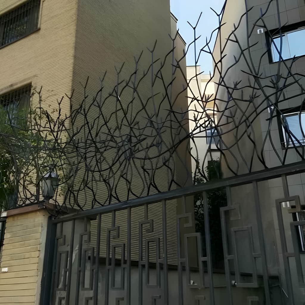 حفاظ آهنی دیوار پرتراکم با پایه نصب محکم