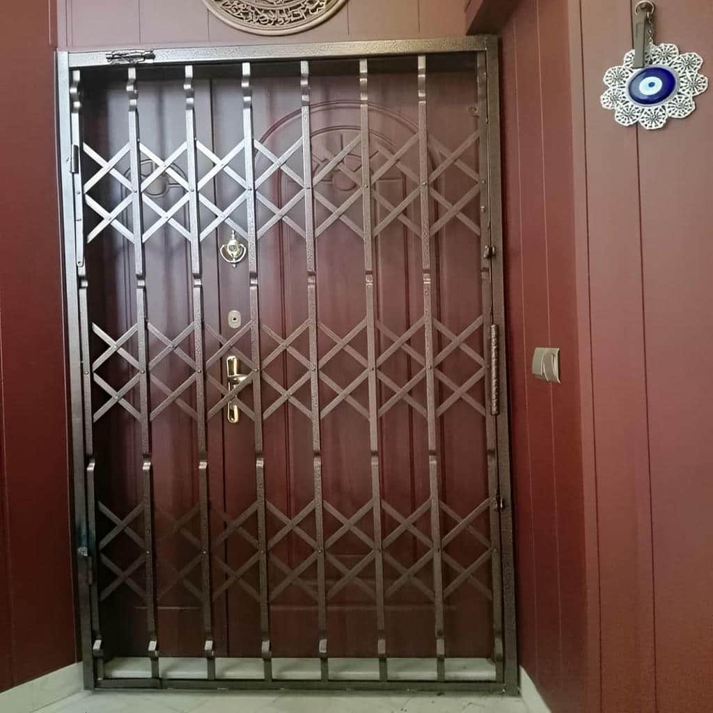 درب آکاردئونی محافظ فلزی با جوشکاری تمیز اتصالات