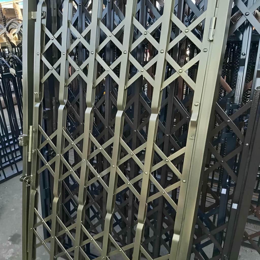 درب آکاردئونی با چهارچوب فلزی محکم