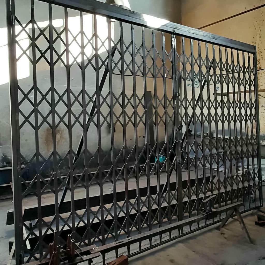 درب آکاردئونی با جوشکاری تمیز بدنه