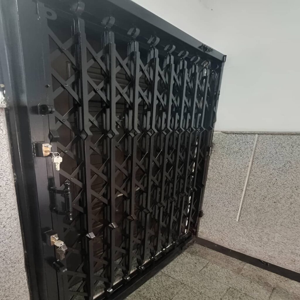 درب آکاردئونی داخل منزل با ریل روان و کم صدا