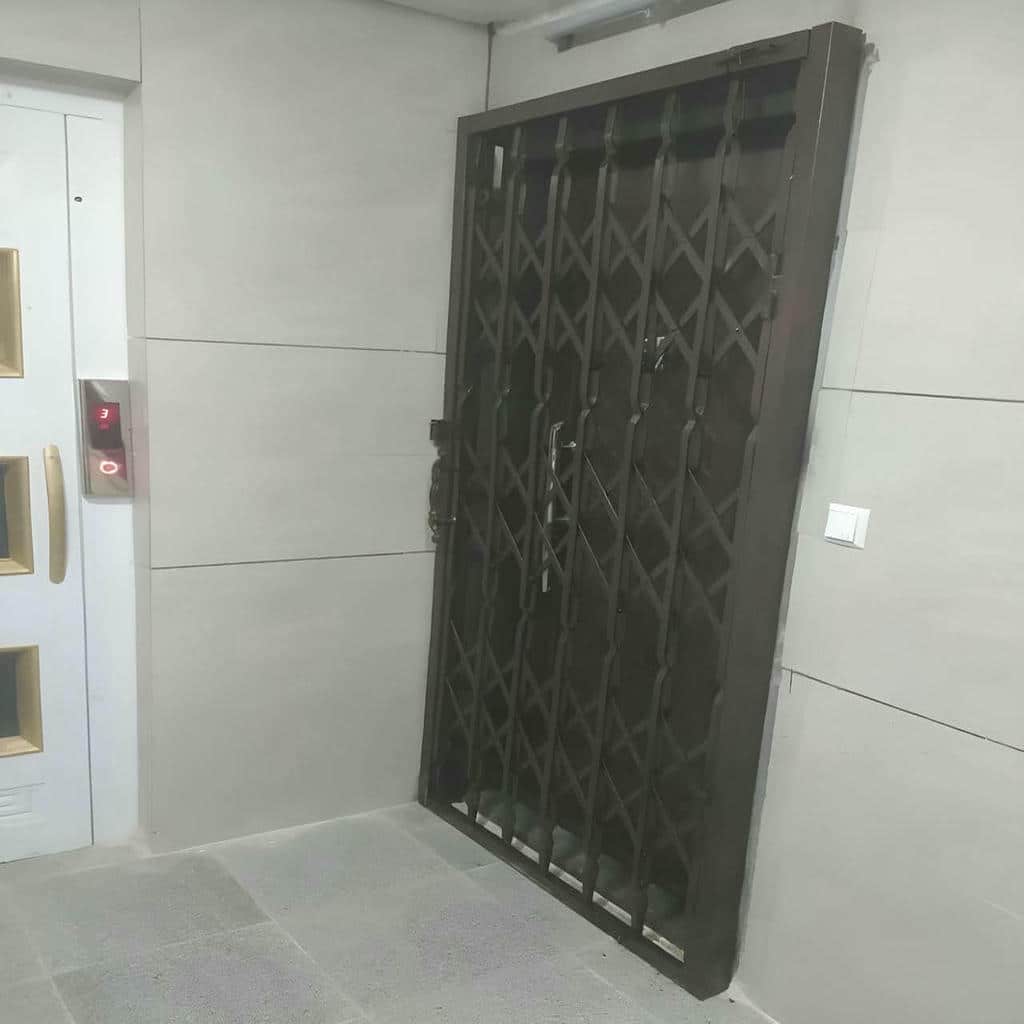 درب آکاردئونی با ریل روان فلزی