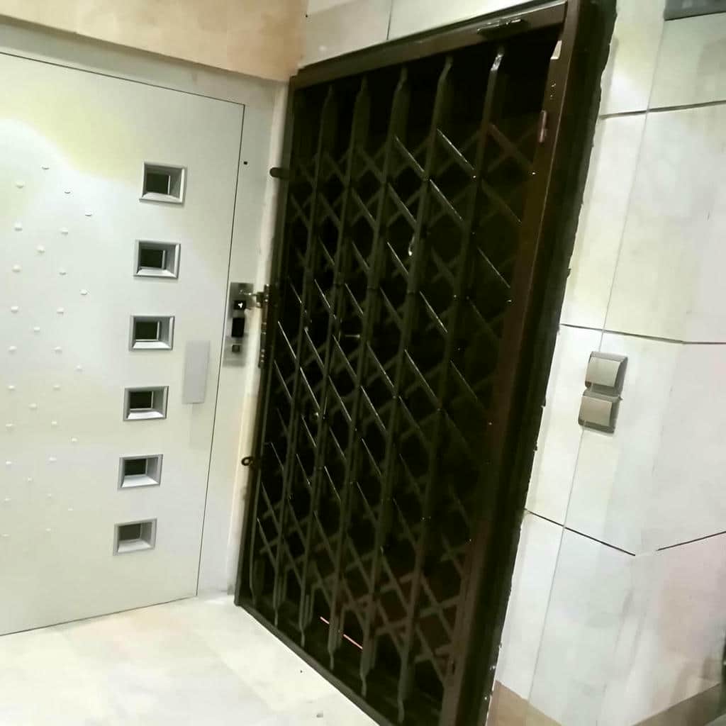درب آکاردئونی با ریل تراز روان