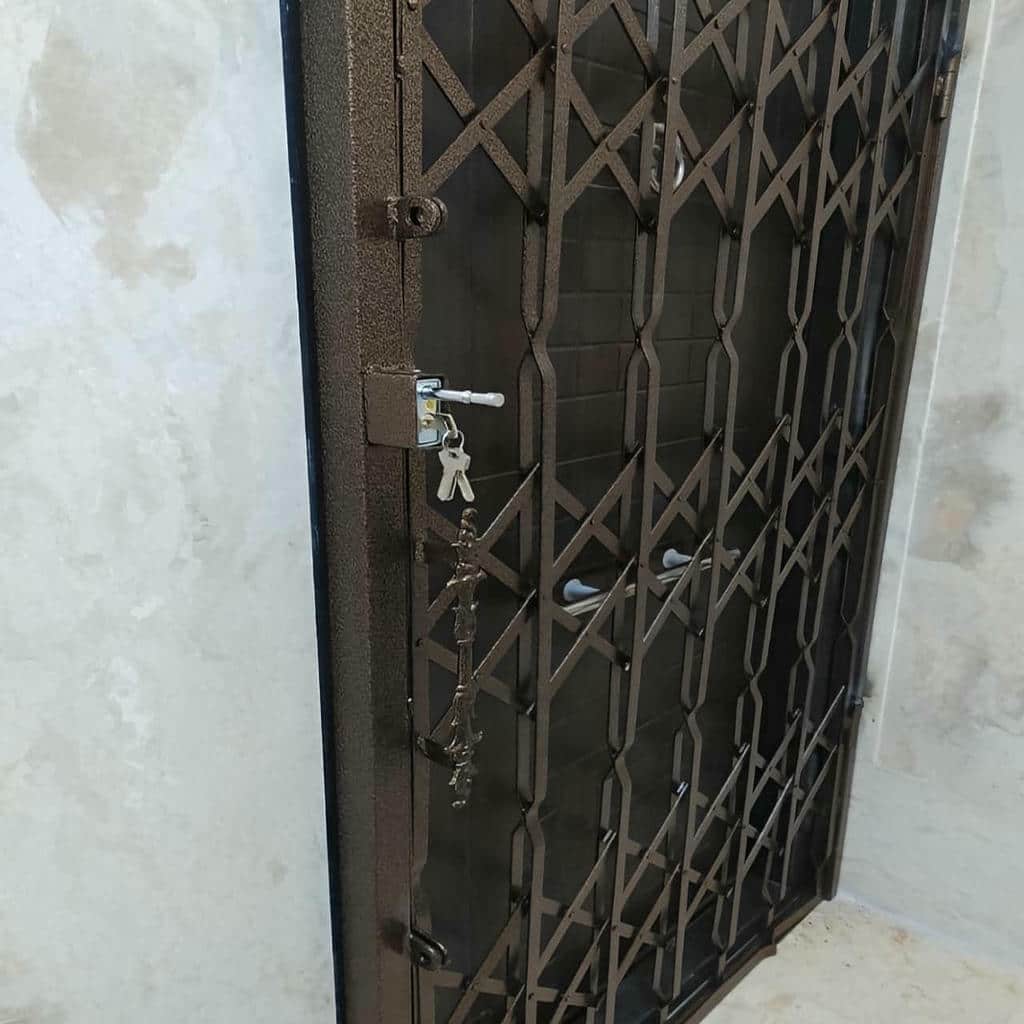 درب آکاردئونی با ریل مقاوم روان