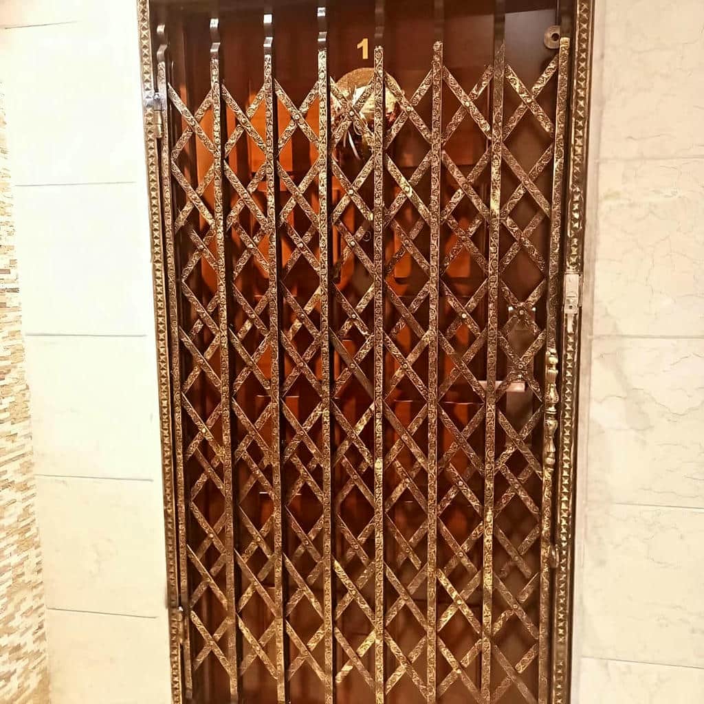درب آکاردئونی با ریل روان