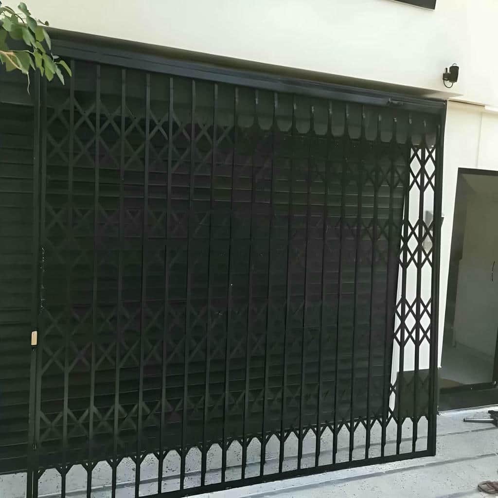 درب آکاردئونی پروفیلی با طراحی لوکس برای زیبایی و امنیت ورودی