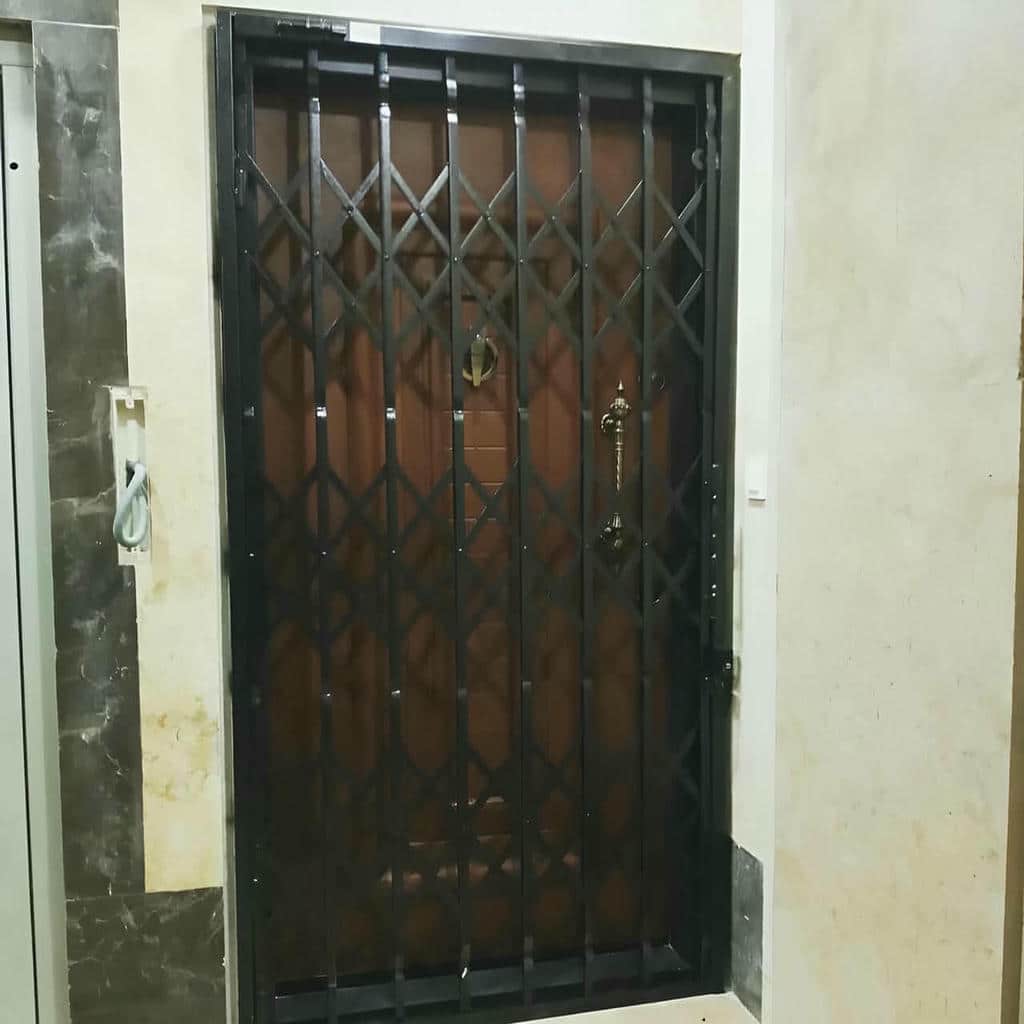 درب آکاردئونی سفارشی با جوشکاری تمیز بدنه
