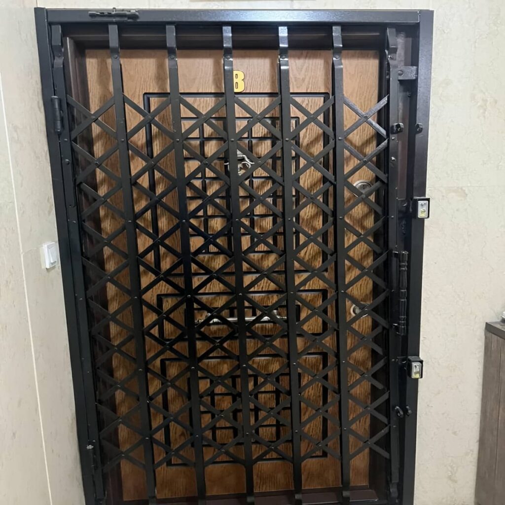 درب آکاردئون با طرح لوزی منظم