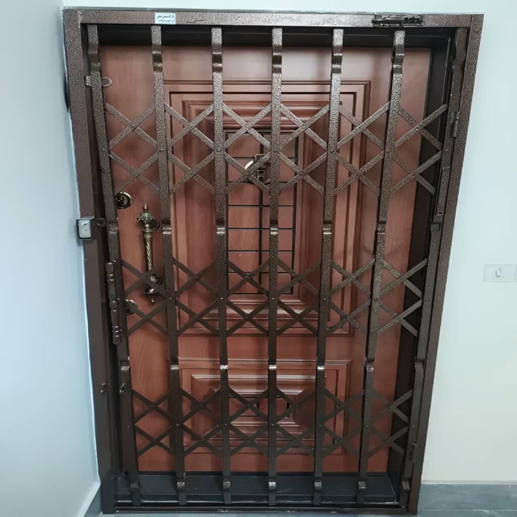 درب آکاردئونی با نصب تراز روی فریم