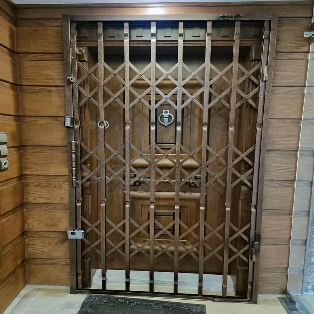 درب آکاردئونی فلزی با ریل روان و تراز