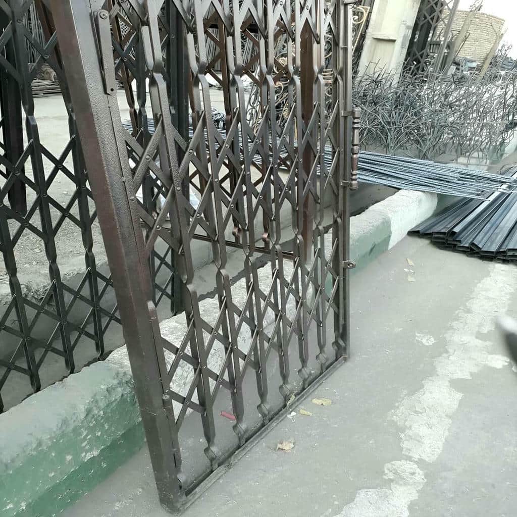 درب آکاردئونی محافظ فلزی با فریم فلزی مقاوم