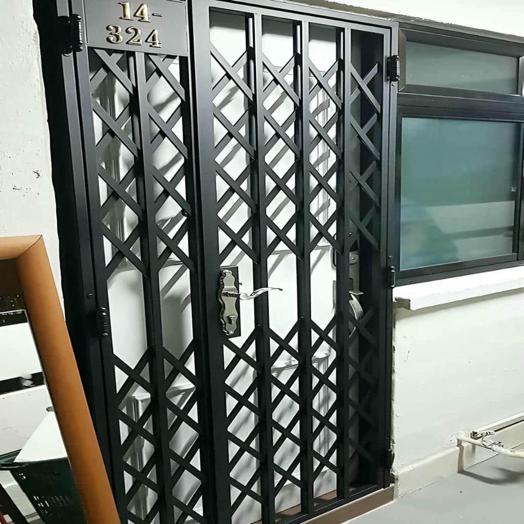 درب آکاردئونی آپارتمان با نصب محکم روی چهارچوب