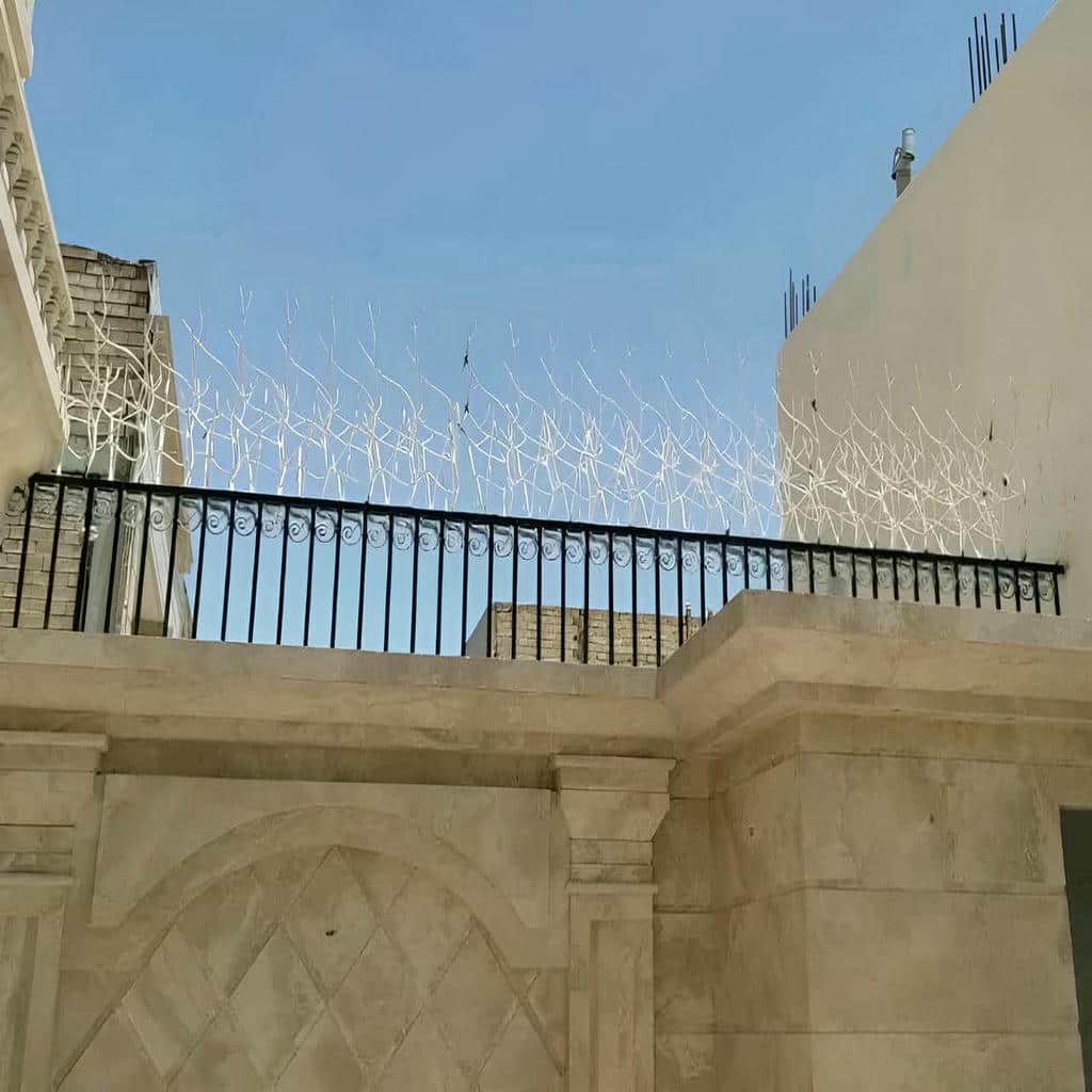 نرده روی دیوار با وزن آهن محاسبه شده