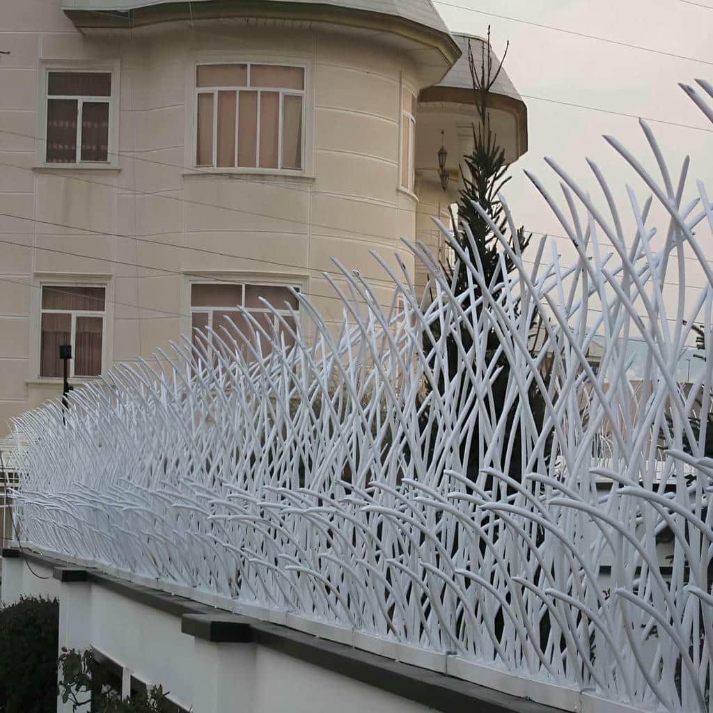 مقایسه نرده روی دیوار و حفاظ شاخ گوزنی