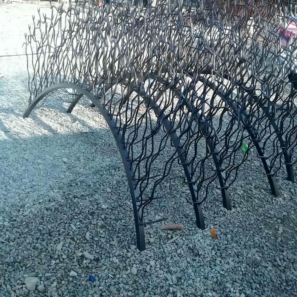 نرده دیوار سفارشی با انتخاب رنگ کوره ای