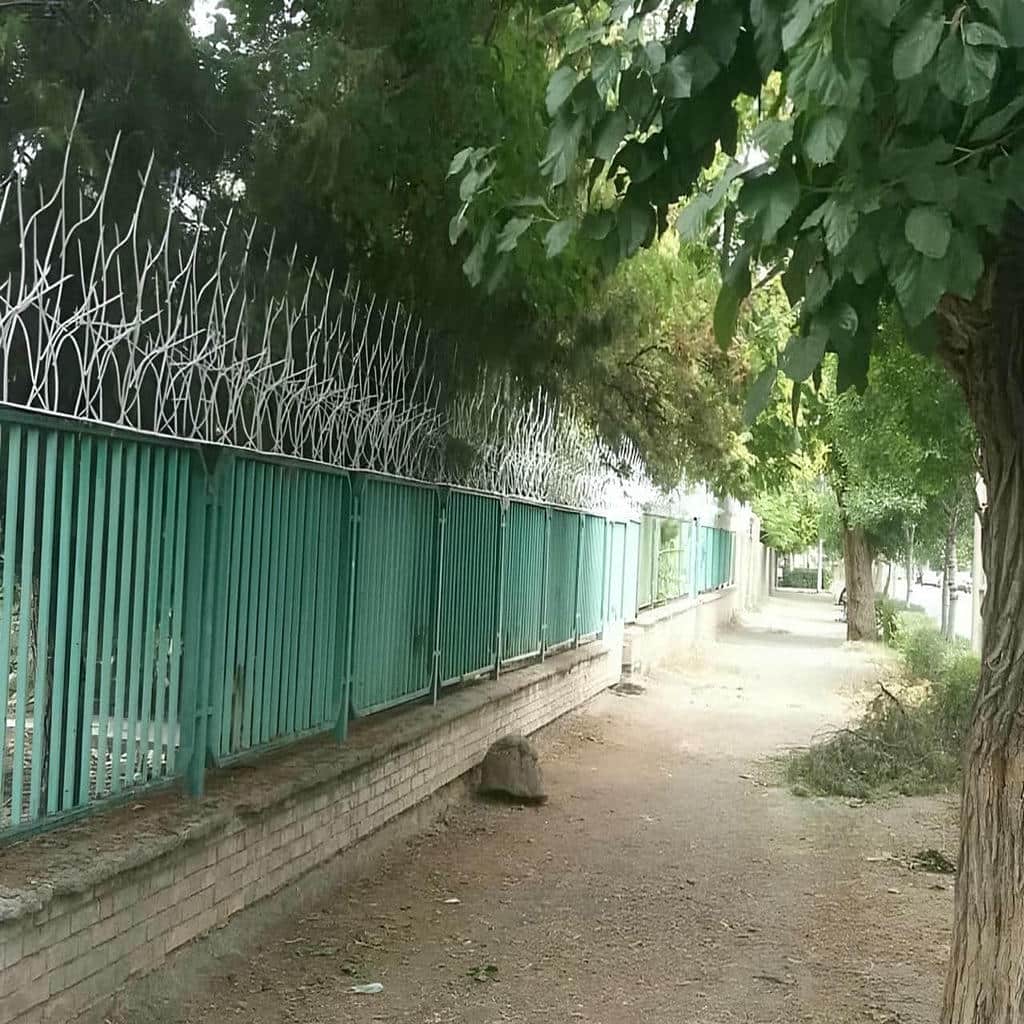 سازنده حفاظ با قرارداد