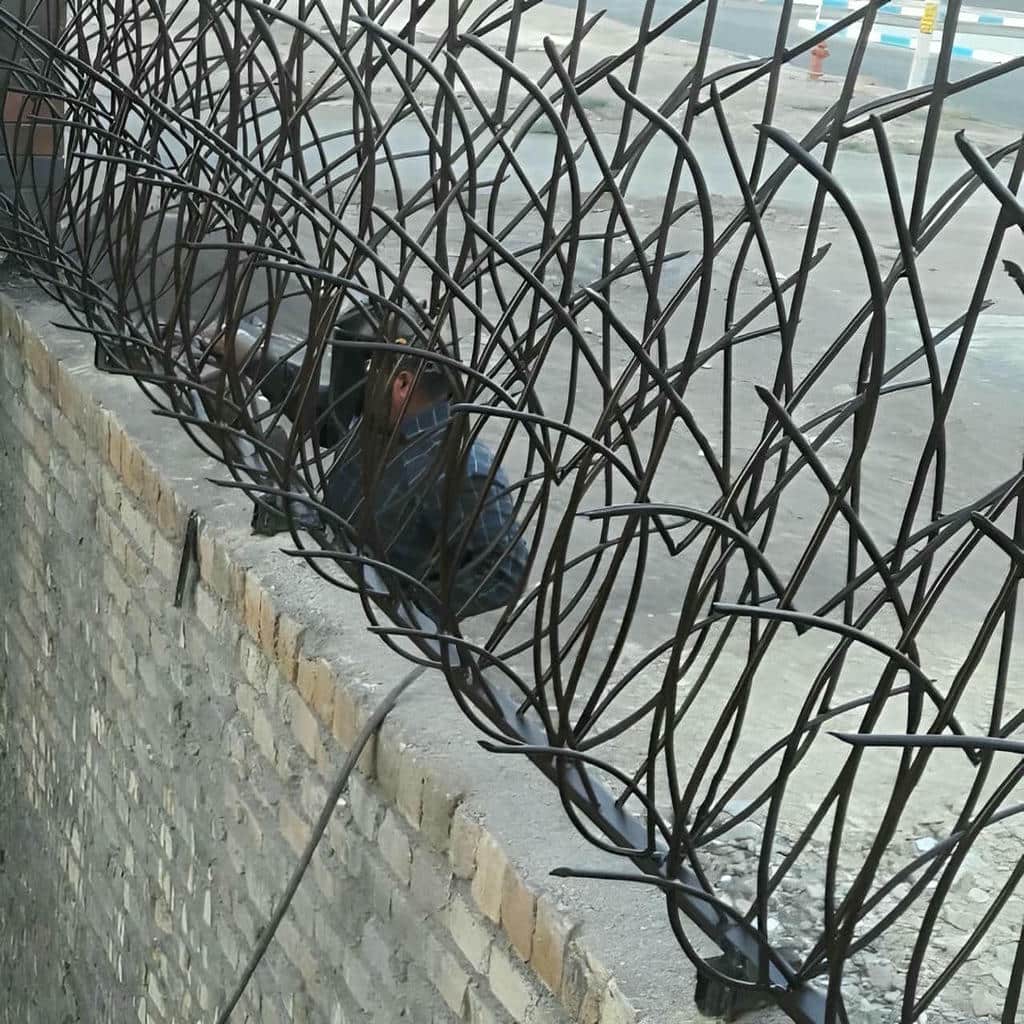 نرده دیوار با رنگ ضدزنگ مقاوم