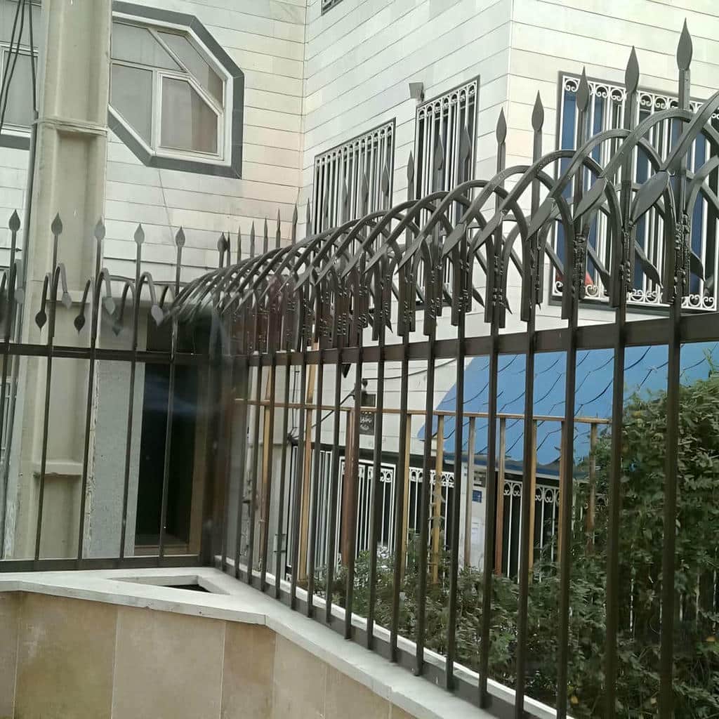 نرده حفاظ دیوار ساختمان با رنگ کوره ای ماندگار