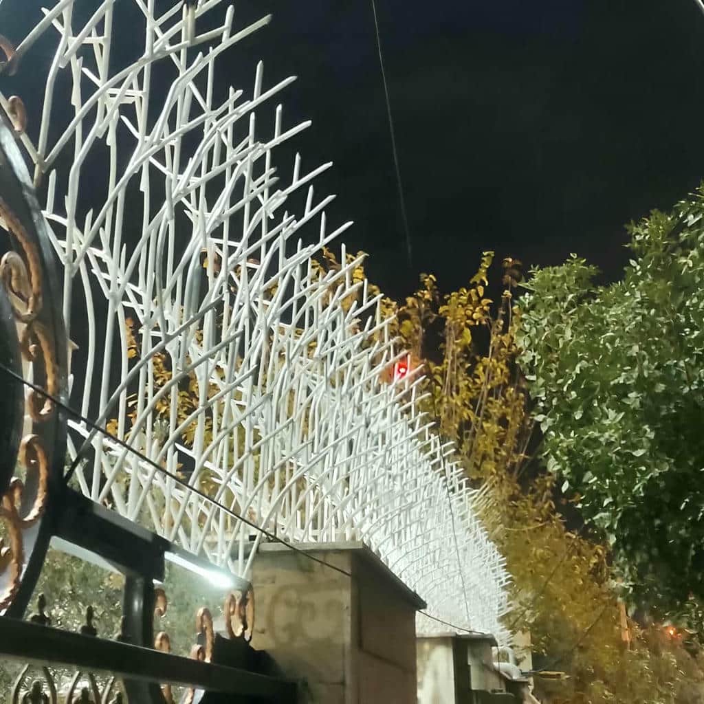 نرده دیوار با رنگ کوره ای یکنواخت