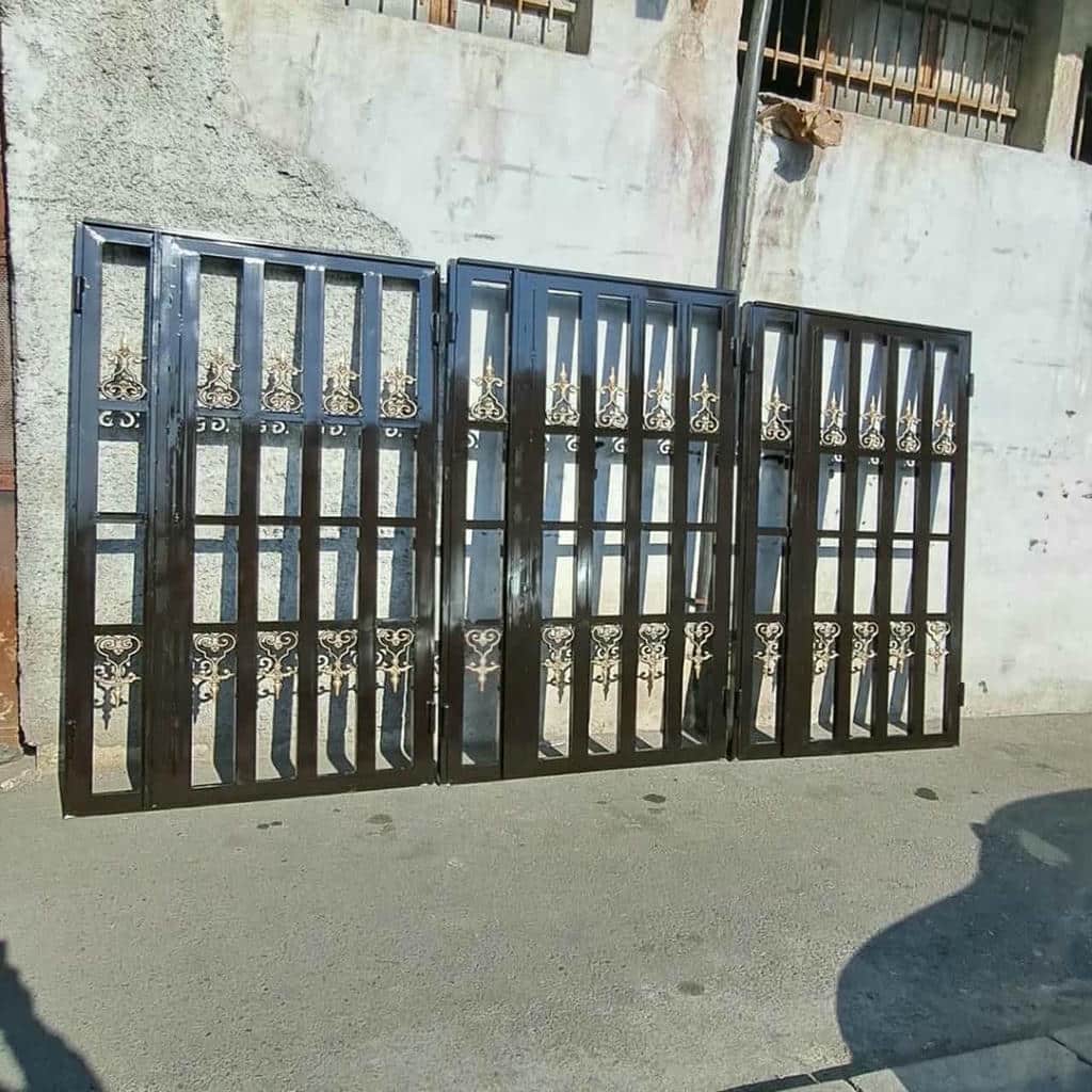 حفاظ درب آپارتمان با رنگ بادوام فلز