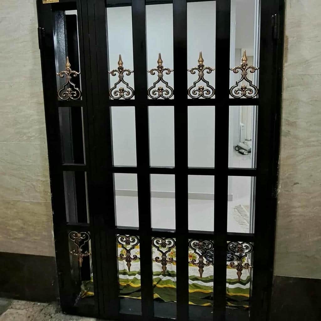 حفاظ درب آپارتمان با تراکم بالای تسمه ها