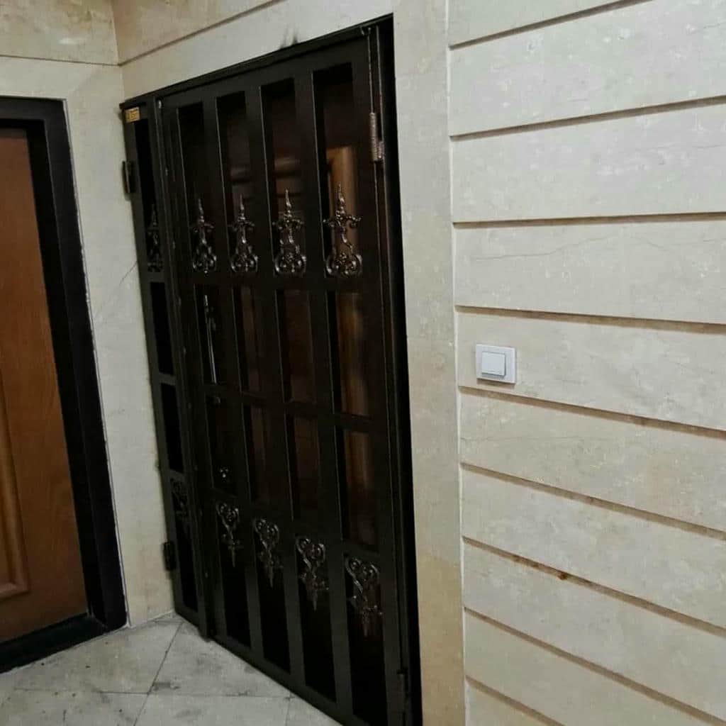 حفاظ فلزی درب آپارتمان با رنگ کوره ای بادوام