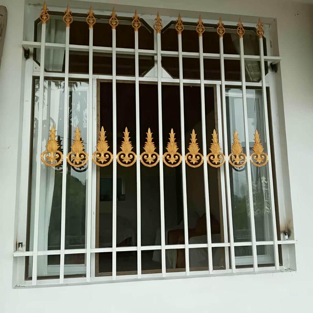 نرده پنجره ساختمان با جوشکاری تمیز اتصالات