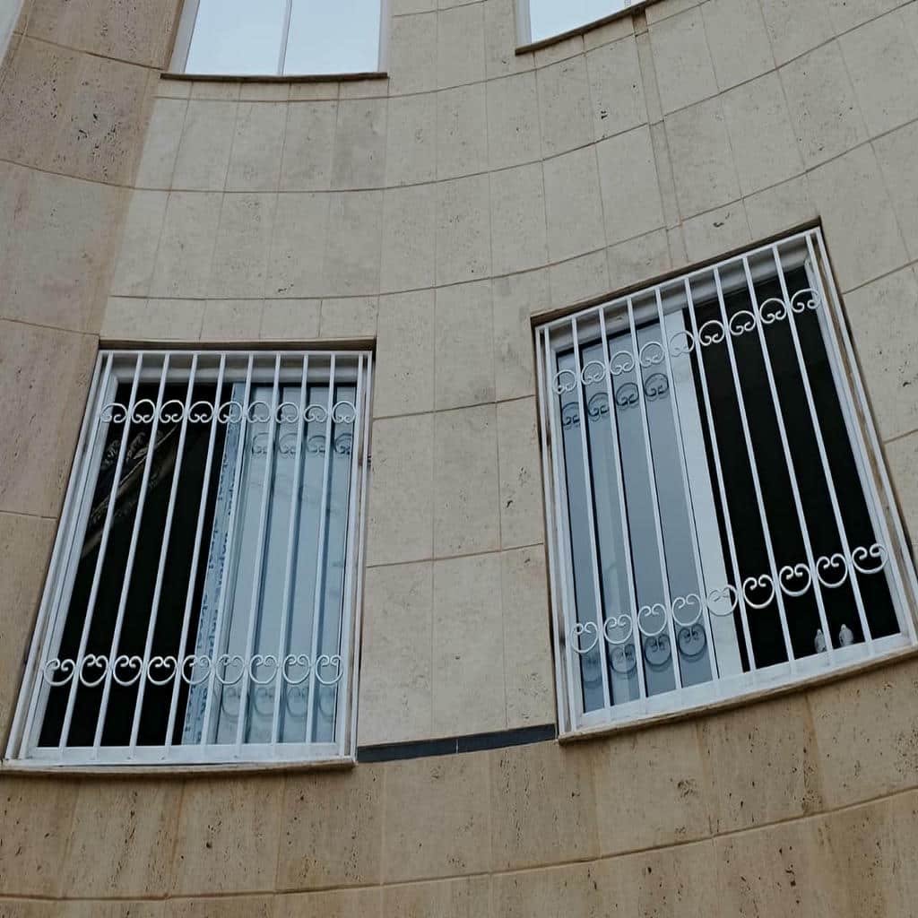 حفاظ پنجره سی ان سی با نصب محکم روی قاب