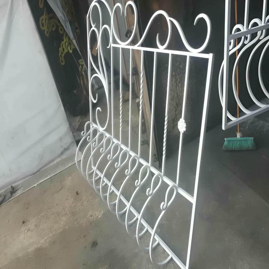 نرده حفاظ پنجره با طرح لوکس هندسی