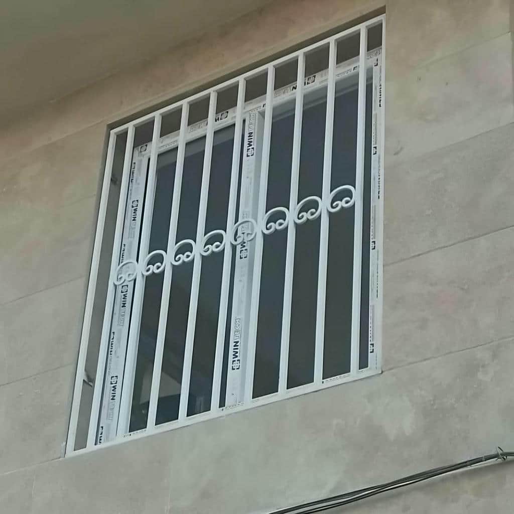 حفاظ پنجره سی ان سی با رنگ کوره ای یکدست
