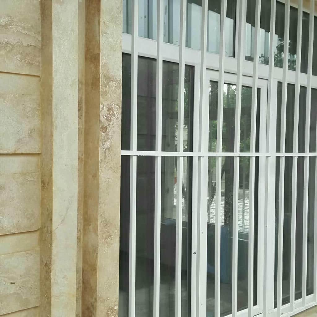 حفاظ پنجره با برش دقیق میله های آهنی