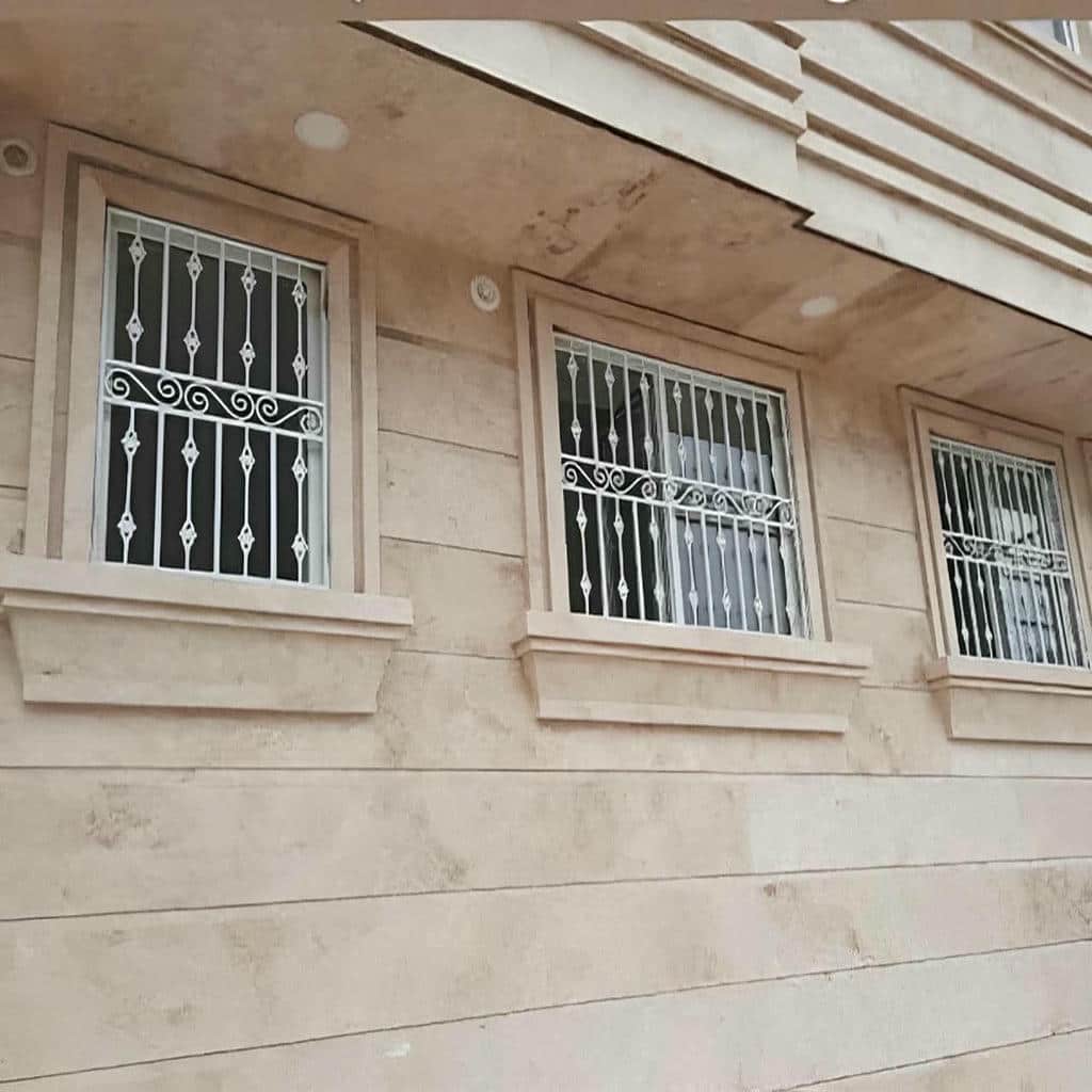 نرده محافظ پنجره کودک با رنگ ضدزنگ