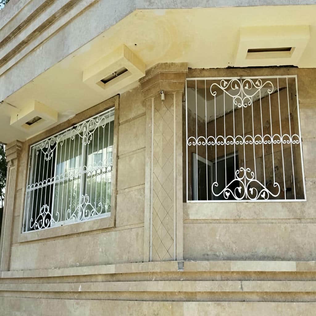 نرده پنجره ساختمان با رنگ مقاوم فضای باز