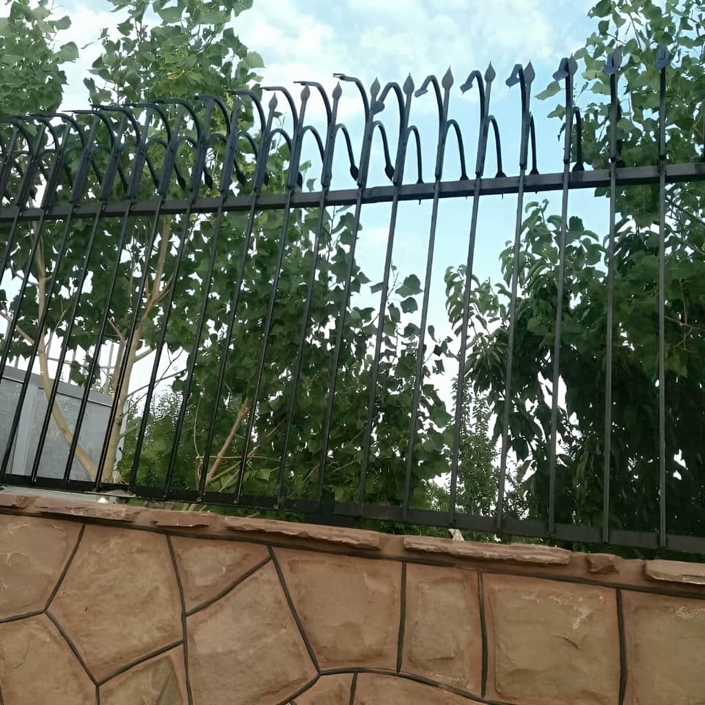 حفاظ نیزه ای دیوار با فاصله گذاری اصولی