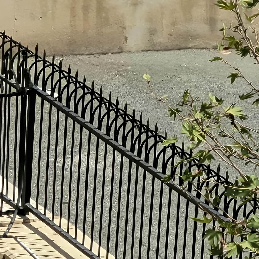 نرده حفاظ دیوار با قیمت وابسته به مدل سرنیزه ای