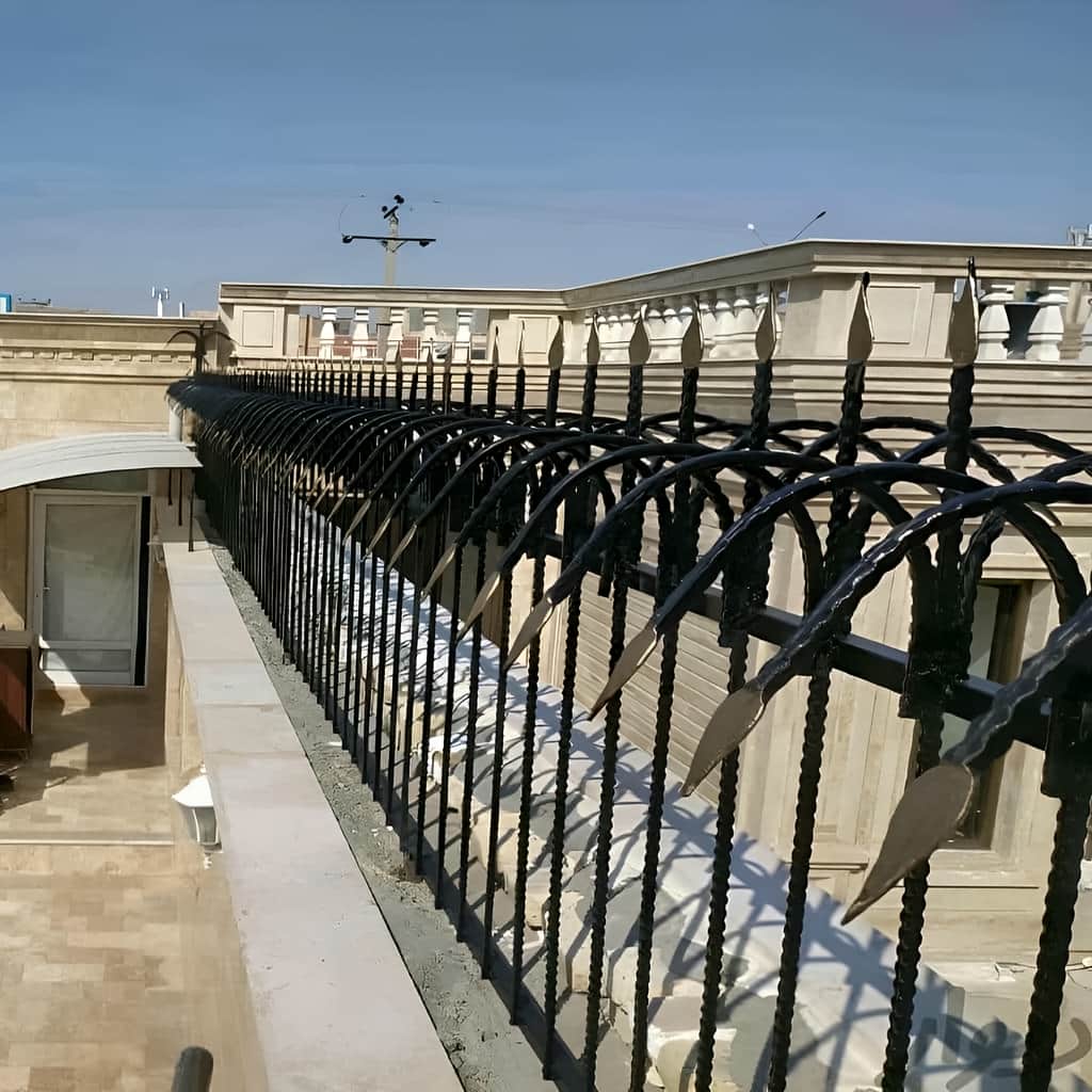 حفاظ در و دیوار با فریم فلزی مستحکم
