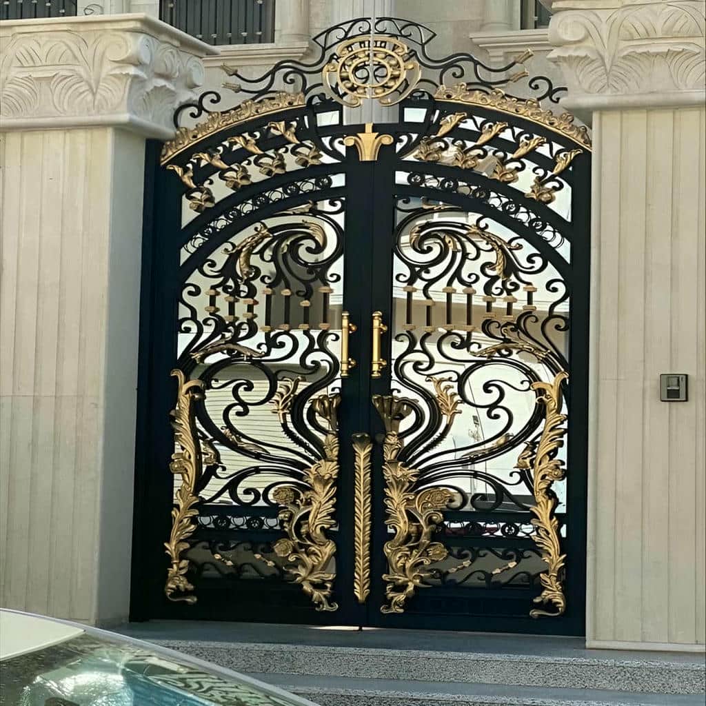 درب آهنی شیشه خور مدرن