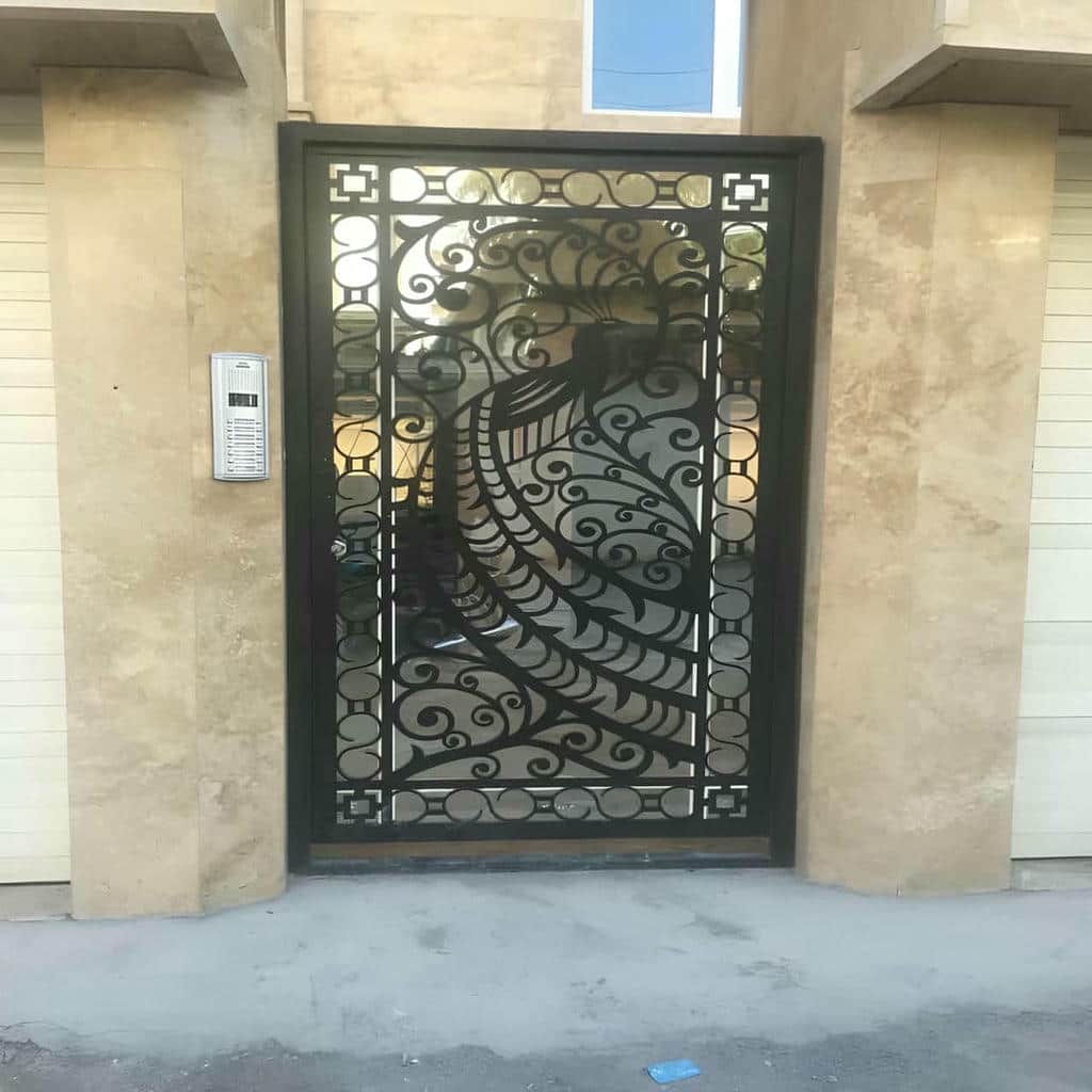 درب مدرن مینیمال با رنگ مات و سطح یکنواخت