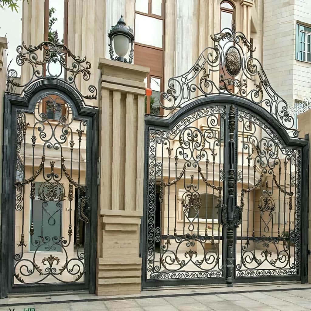 نصب درب حیاط با تنظیم لولای مقاوم