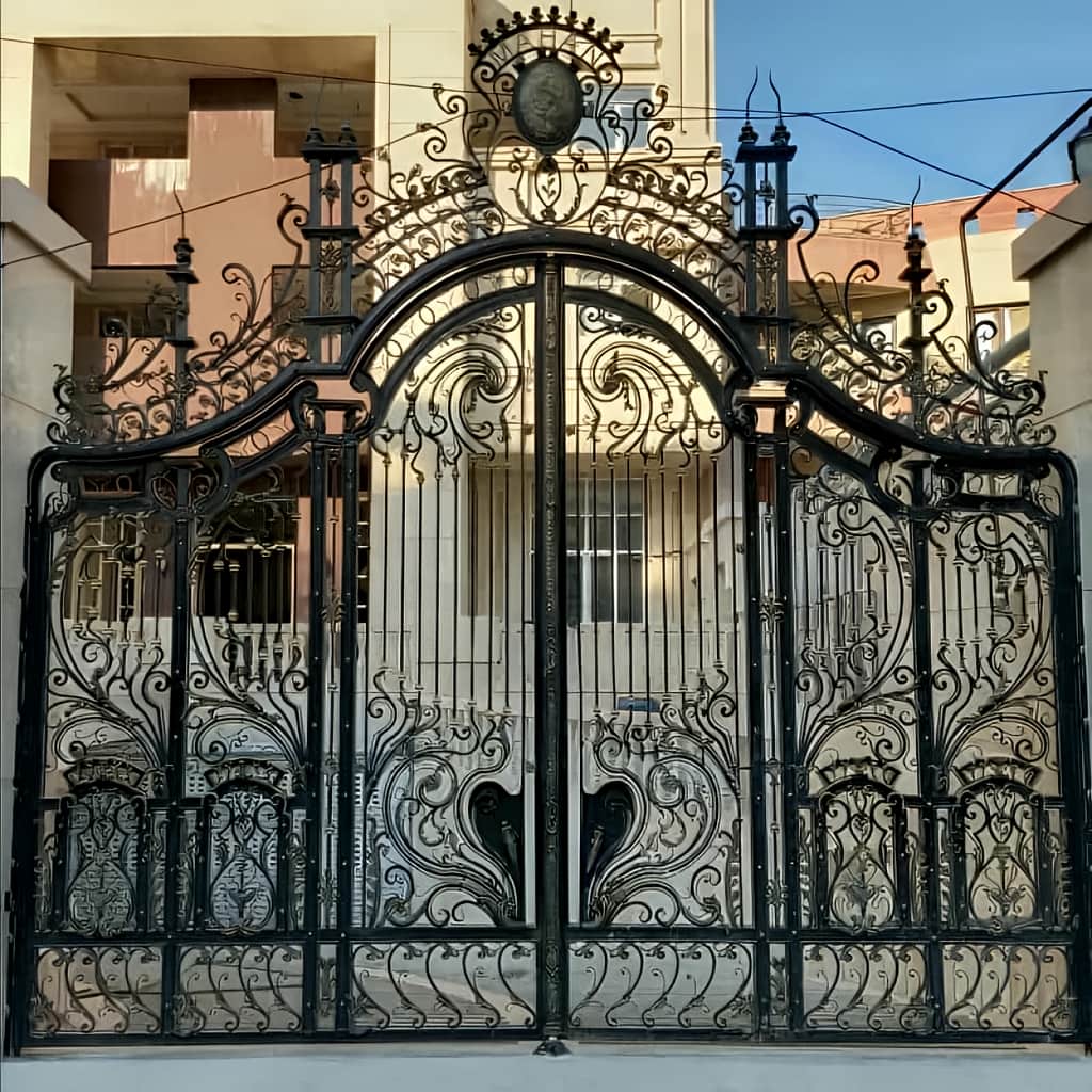درب فرفورژه با ضخامت متریال مقاوم