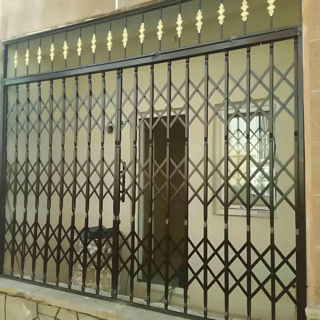 حفاظ پنجره متحرک ریلی با حرکت روان روی قاب